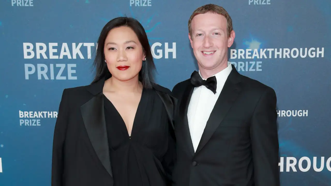 Mark Zuckerberg and Priscilla Chan expecting their baby. Mark Zuckerberg Priscilla Chan