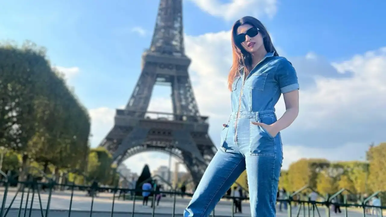 Kriti Sanon says ‘Bonjour’ as she shares PICS from her Paris vacay ft Eiffel Tower and Disneyland Kriti Sanon